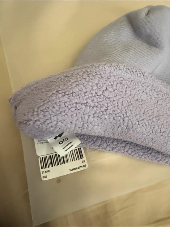 Skylrk Beanie in Iris